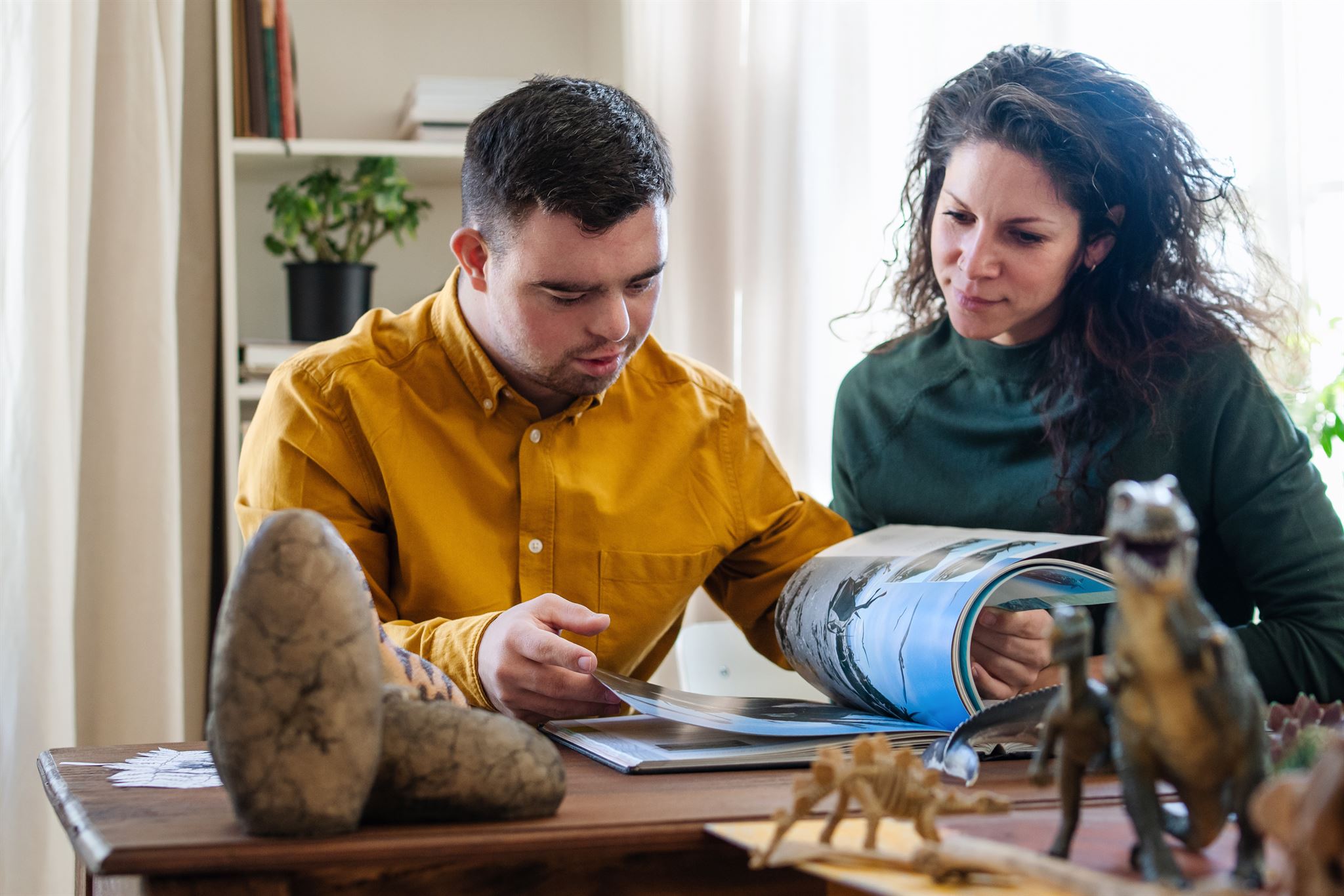 Young-man-reading-book-with-woman